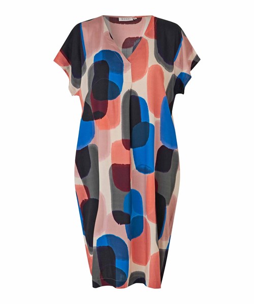 Masai Odetto kjole med korte ærmer i 100% Viskose med mønster og A-shape.